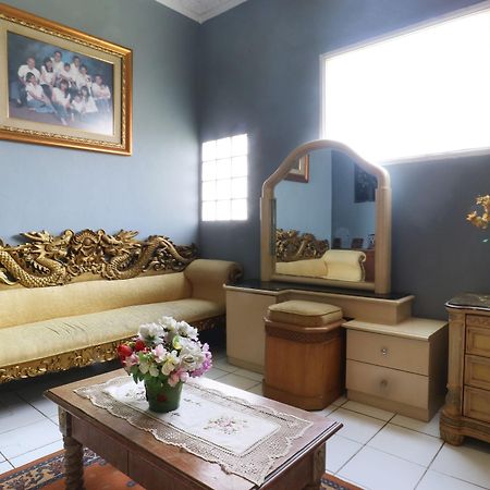 Villa Sri Manganti Джакарта Экстерьер фото