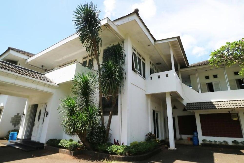Villa Sri Manganti Джакарта Экстерьер фото
