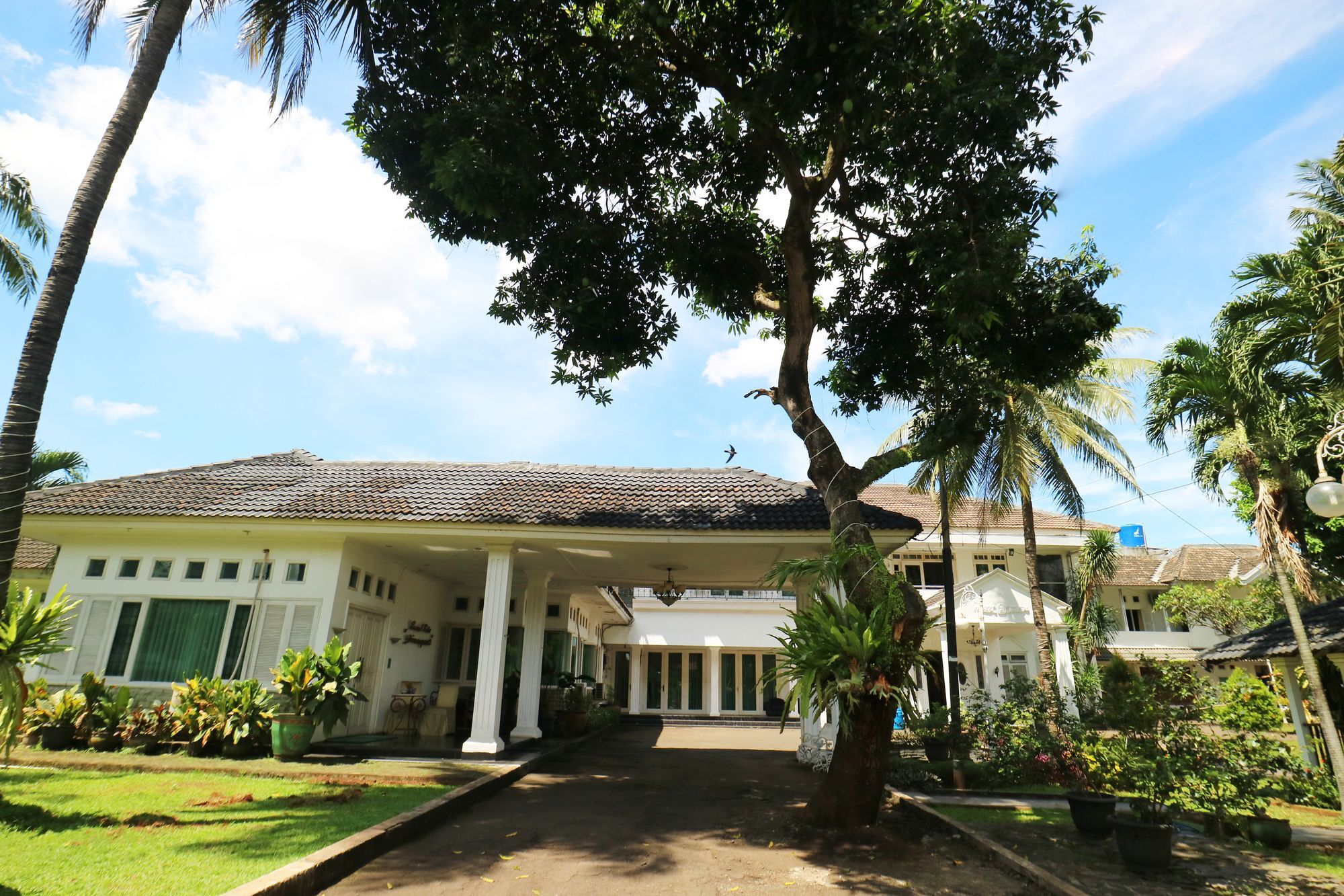 Villa Sri Manganti Джакарта Экстерьер фото